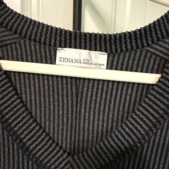 Zenana Top - Picture 3 of 4